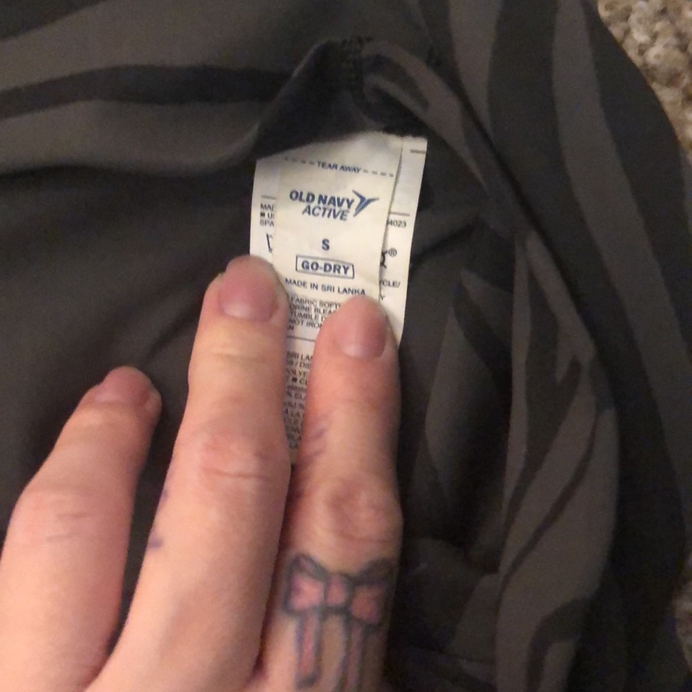 Old navy black and gray tiger striped work out biker shorts - Picture 2 of 2